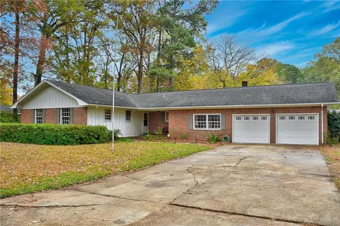 5724 Oak Terrace Dr, Virginia Beach, VA 23464