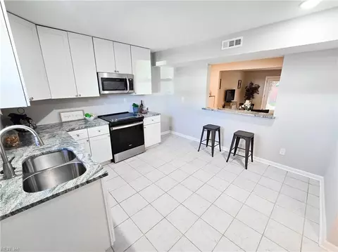 5667 Dodington Ct, Virginia Beach, VA 23462