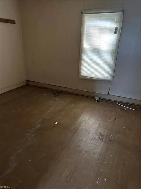 1085 Cascade Blvd, Chesapeake, VA 23324 photo 5