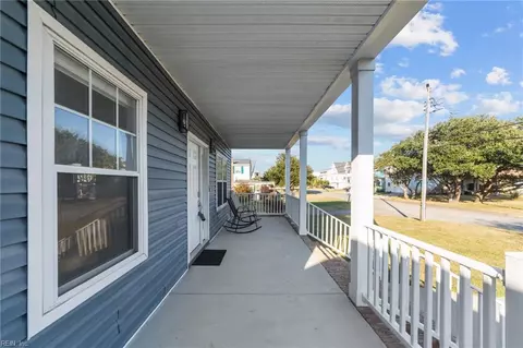 Exterior - 17 Lighthouse Rd, Hampton, VA 23664 photo 3 of 8