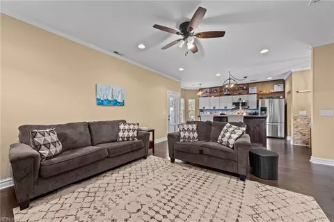 Living - 17 Lighthouse Rd, Hampton, VA 23664 photo 4 of 4