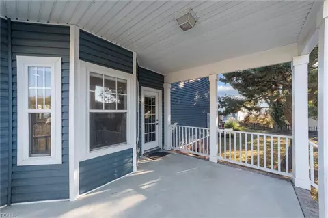 Exterior - 17 Lighthouse Rd, Hampton, VA 23664 photo 7 of 8