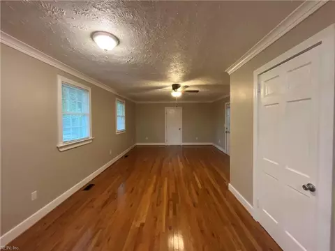 Living - 264 Orange Ave, Norfolk, VA 23503 photo 2 of 3