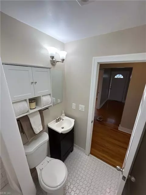 Bath - 264 Orange Ave, Norfolk, VA 23503 photo 1 of 4