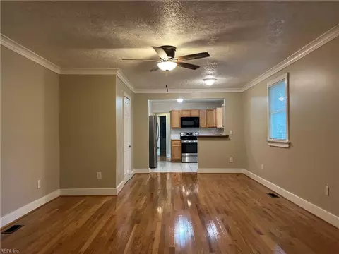 Living - 264 Orange Ave, Norfolk, VA 23503 photo 1 of 3