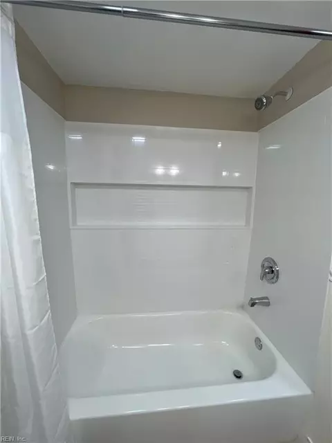 Bath - 264 Orange Ave, Norfolk, VA 23503 photo 4 of 4