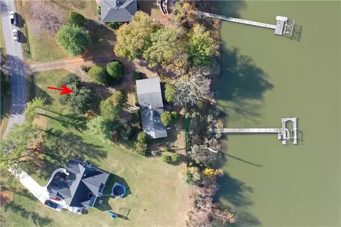 209 Moonefield Dr, Smithfield, VA 23430