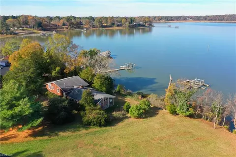 209 Moonefield Dr, Smithfield, VA 23430 photo 2