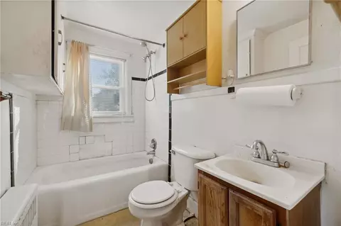 Bath - 6324 Avon Rd, Norfolk, VA 23513 photo 2 of 3