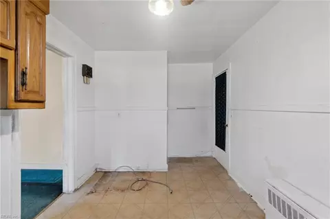Entry Way - 6324 Avon Rd, Norfolk, VA 23513 photo 1 of 5