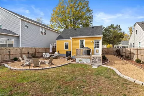 Exterior - 625 Augusta St, Hampton, VA 23669 photo 5 of 6
