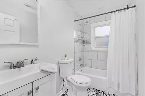 Bath - 625 Augusta St, Hampton, VA 23669 photo 1 of 3