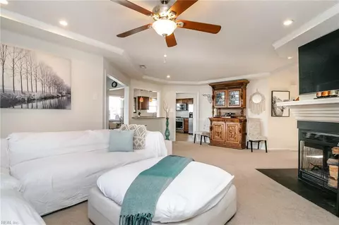 1781 Pathfinder Dr, Virginia Beach, VA 23454