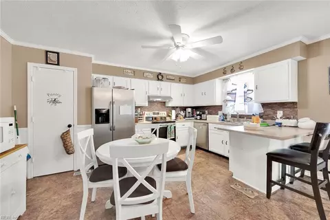 Kitchen - 6 Leahs Trce, Hampton, VA 23666 photo 1 of 2