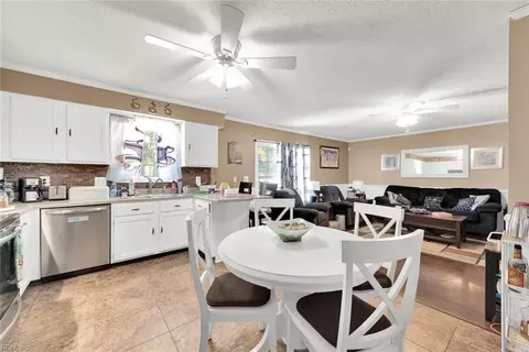 Kitchen - 6 Leahs Trce, Hampton, VA 23666 photo 2 of 2