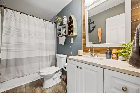 Bath - 1817 Beall Dr, Hampton, VA 23663 photo 1 of 1