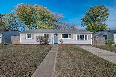 1817 Beall Dr, Hampton, VA 23663