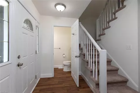 Entry Way - 102 Beach Rd, Hampton, VA 23664 photo 1 of 5