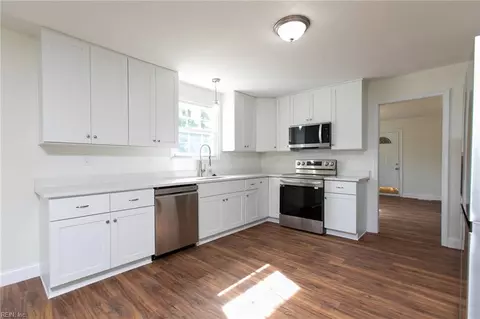 Kitchen - 102 Beach Rd, Hampton, VA 23664 photo 2 of 3