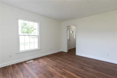 Living - 102 Beach Rd, Hampton, VA 23664 photo 1 of 8