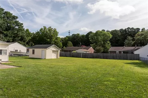 Exterior - 102 Beach Rd, Hampton, VA 23664 photo 5 of 9