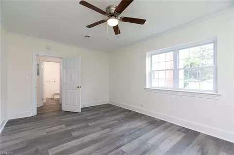 Bedroom - 102 Beach Rd, Hampton, VA 23664 photo 6 of 9