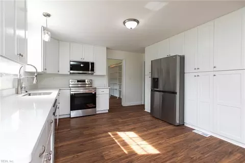 Kitchen - 102 Beach Rd, Hampton, VA 23664 photo 3 of 3
