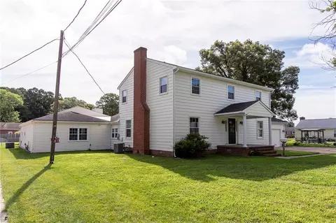 Exterior - 102 Beach Rd, Hampton, VA 23664 photo 4 of 9