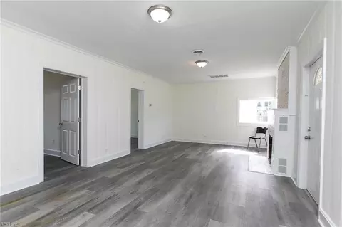 Living - 102 Beach Rd, Hampton, VA 23664 photo 6 of 8