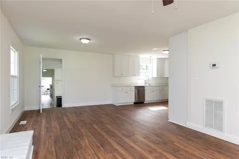 Living - 102 Beach Rd, Hampton, VA 23664 photo 4 of 8
