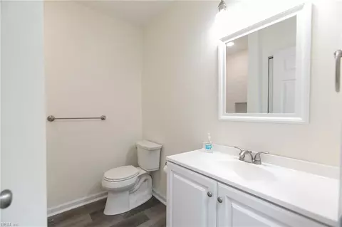 Bath - 102 Beach Rd, Hampton, VA 23664 photo 4 of 5