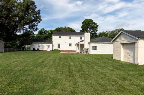 Exterior - 102 Beach Rd, Hampton, VA 23664 photo 7 of 9