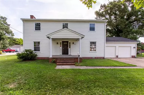 Exterior - 102 Beach Rd, Hampton, VA 23664 photo 3 of 9