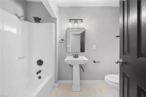 Bath - 5517 Millwood Dr, Gloucester, VA 23061 photo 1 of 2