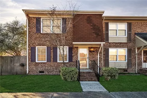 101 Charles Parish Dr, Poquoson, VA 23662