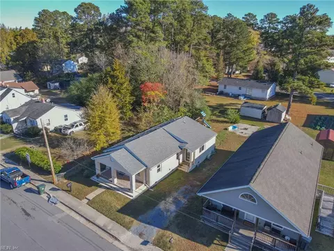 View/Area - 208 Middle St, Smithfield, VA 23430 photo 2 of 5