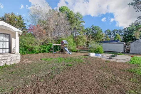 Exterior - 208 Middle St, Smithfield, VA 23430 photo 4 of 4