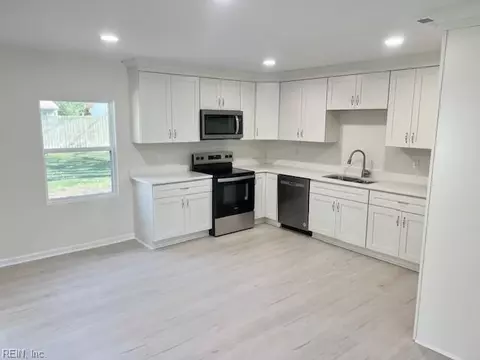 110 Rollingswood Rd, Chesapeake, VA 23325