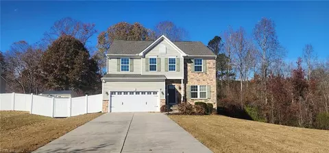 8076 Fairmont Dr, Williamsburg, VA 23188