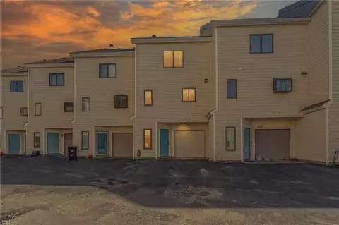 3192 Ocean View Ave E, Norfolk, VA 23518