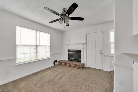 524 Hollomon Dr, Hampton, VA 23666 photo 12