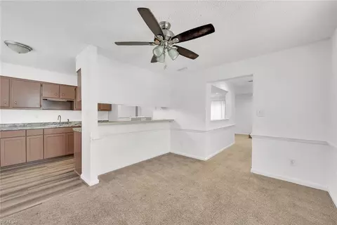 524 Hollomon Dr, Hampton, VA 23666 photo 14