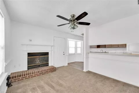 524 Hollomon Dr, Hampton, VA 23666 photo 13