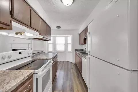 524 Hollomon Dr, Hampton, VA 23666 photo 6