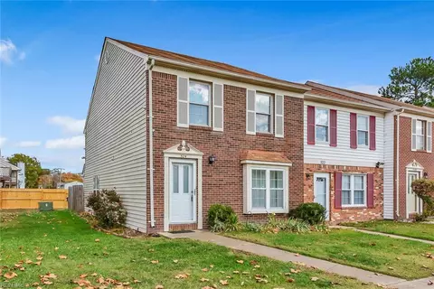 524 Hollomon Dr, Hampton, VA 23666