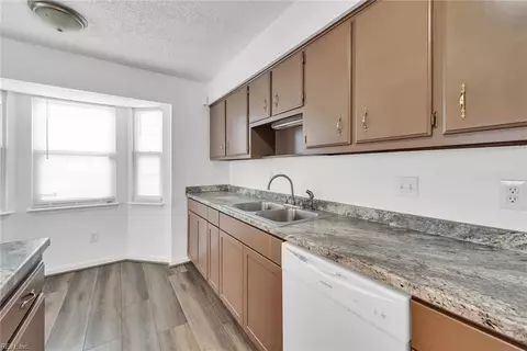 524 Hollomon Dr, Hampton, VA 23666 photo 7