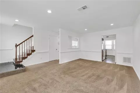 524 Hollomon Dr, Hampton, VA 23666 photo 4