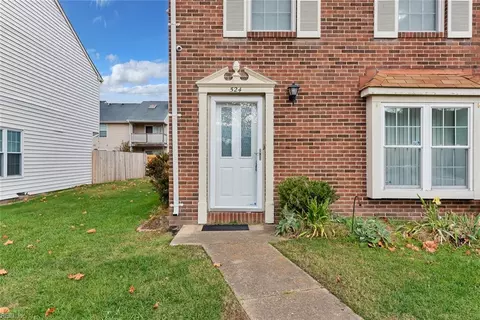 524 Hollomon Dr, Hampton, VA 23666 photo 2