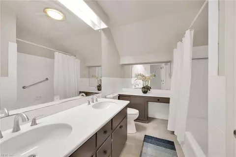 Bath - 5 Templewood Dr, Hampton, VA 23666 photo 3 of 3