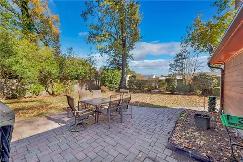 Exterior - 5 Templewood Dr, Hampton, VA 23666 photo 2 of 3